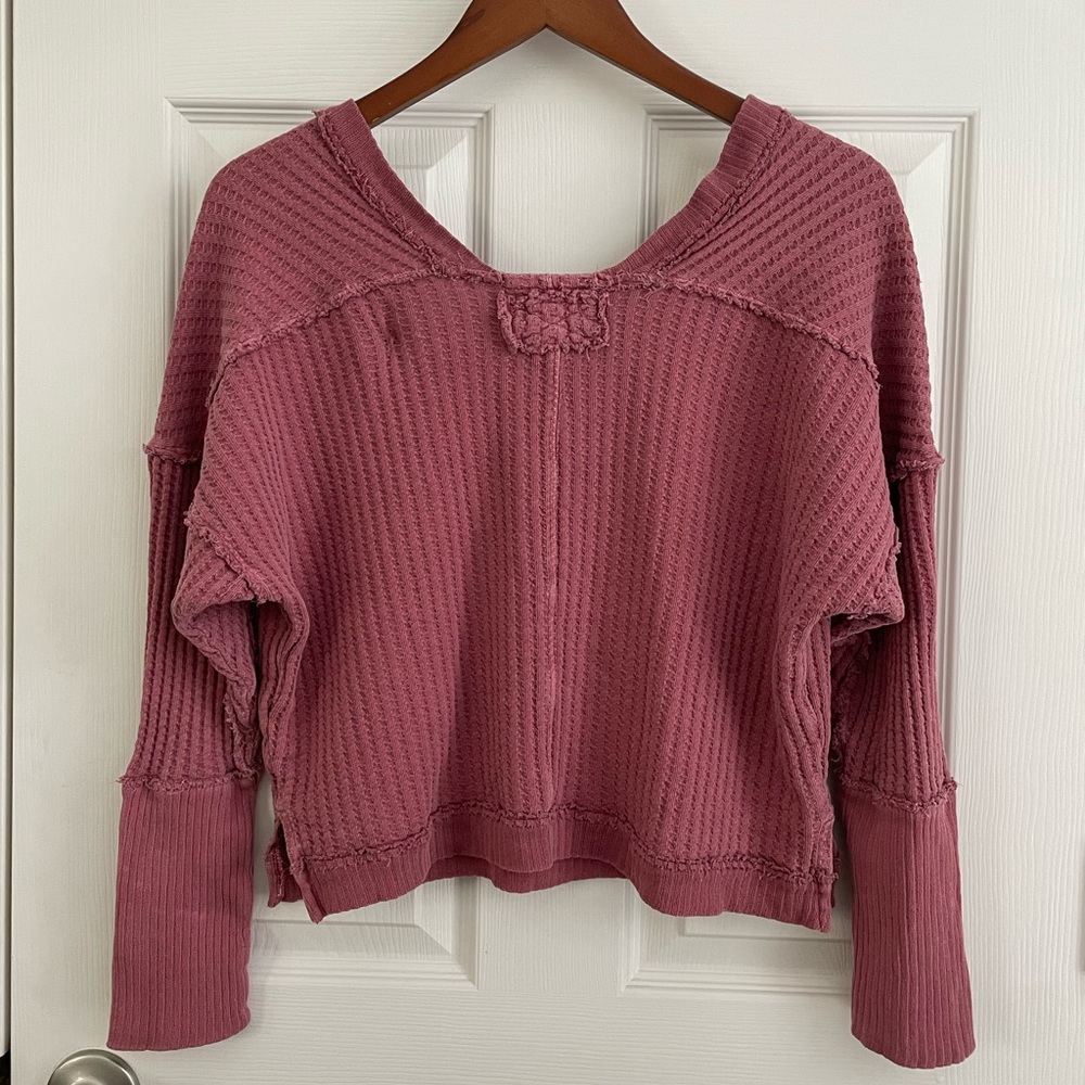 We The Free Pink Off The Shoulder V-Neck Cropped Sweater - Picture 2 of 8